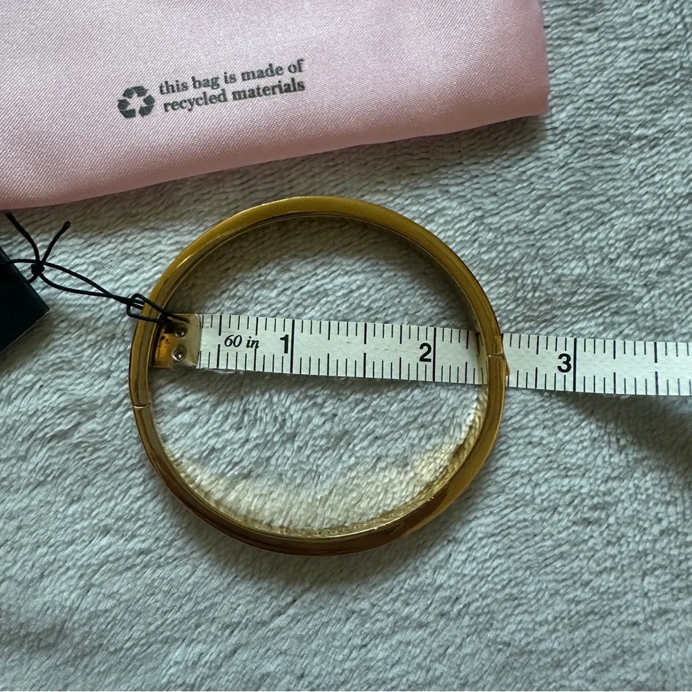 NWT Kate Spade Spot The Spade Clasp Bangle Bracelet Gold/White‎